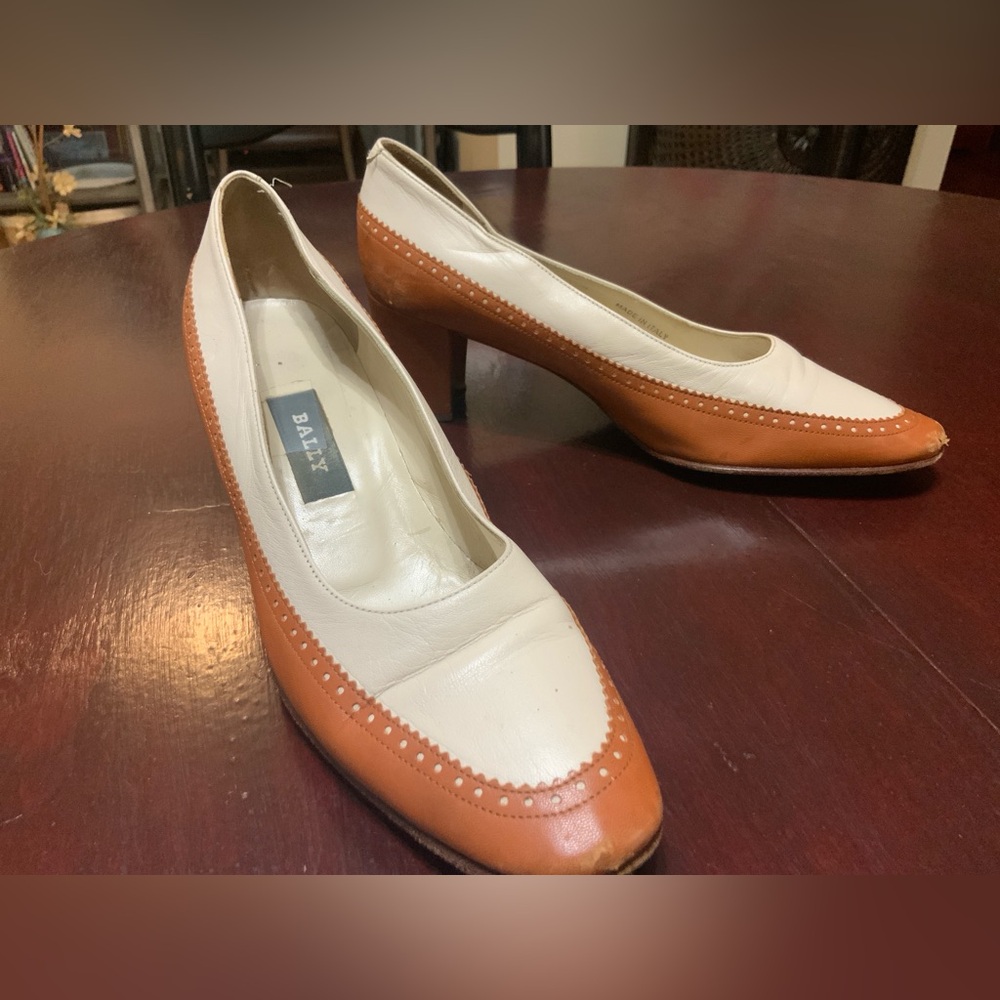 Bally Style-Flex Locle Brown and Cream Leather Spectator Pumps–Women’s Size US 8